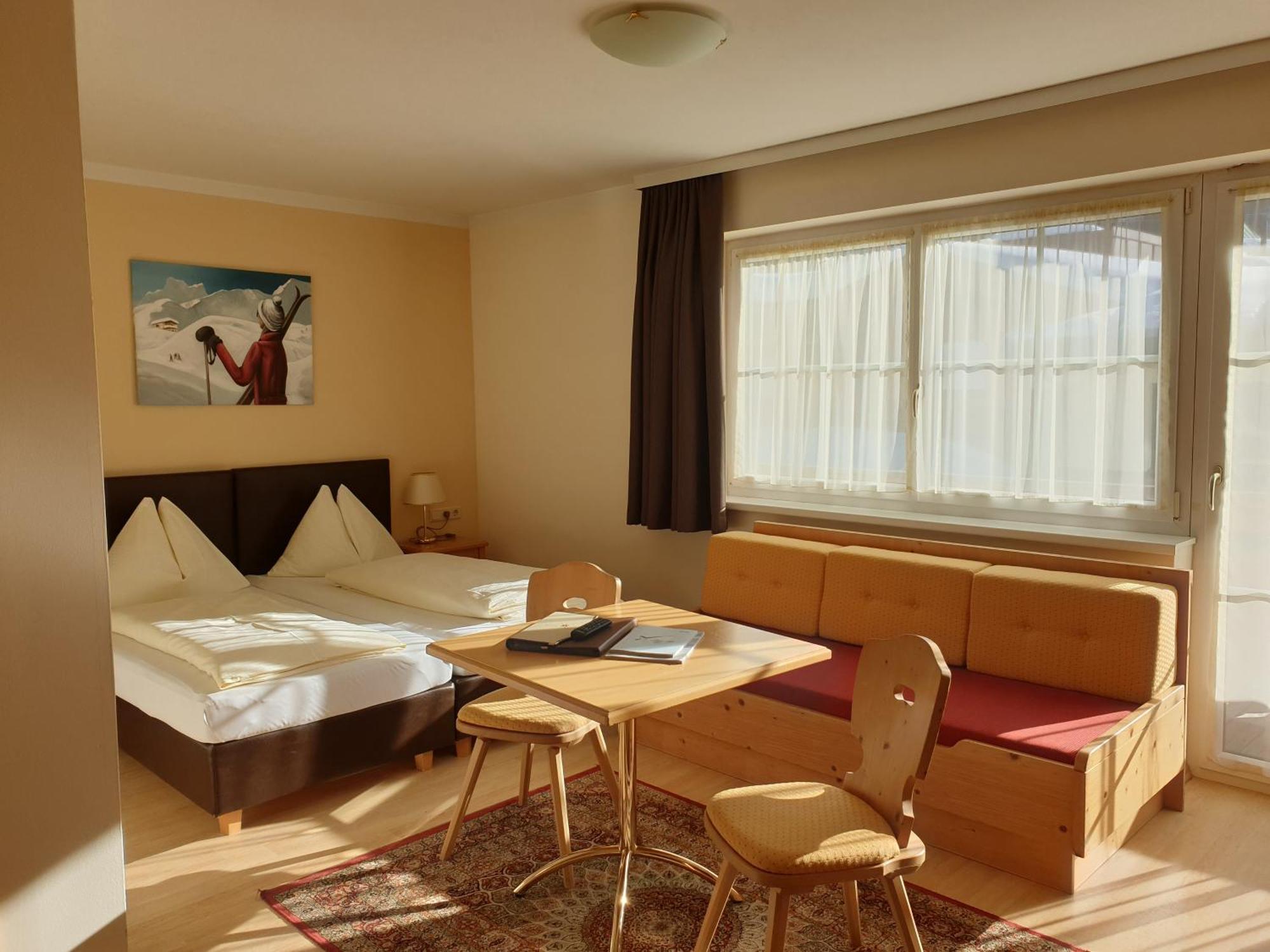 Hotel Garni - Restaurant Kaminstube Санкт Антон ам Арлберг Екстериор снимка
