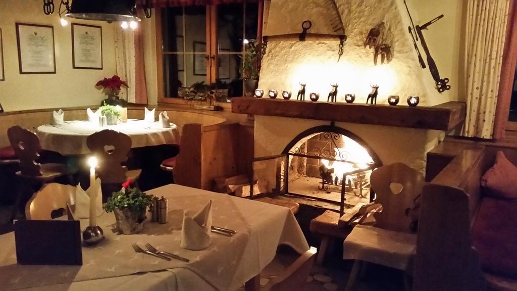 Hotel Garni - Restaurant Kaminstube Санкт Антон ам Арлберг Екстериор снимка