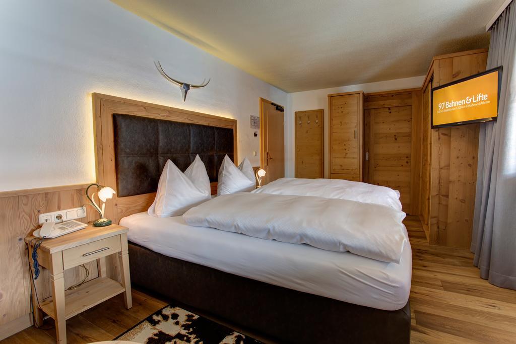 Hotel Garni - Restaurant Kaminstube Санкт Антон ам Арлберг Екстериор снимка