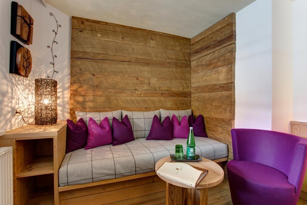 Hotel Garni - Restaurant Kaminstube Санкт Антон ам Арлберг Стая снимка
